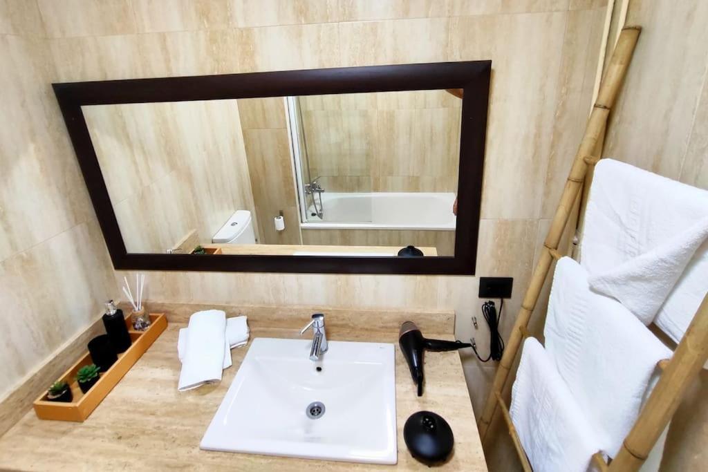 Tranquilo Apartamento Con Parking Gratis Vigilado 24H Vigo Exterior foto